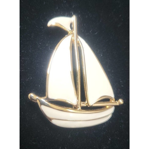 NAPIER Sail Boat Sailboat Enamel BROOCH Jewelry Nautical Vintage - Picture 1 of 9